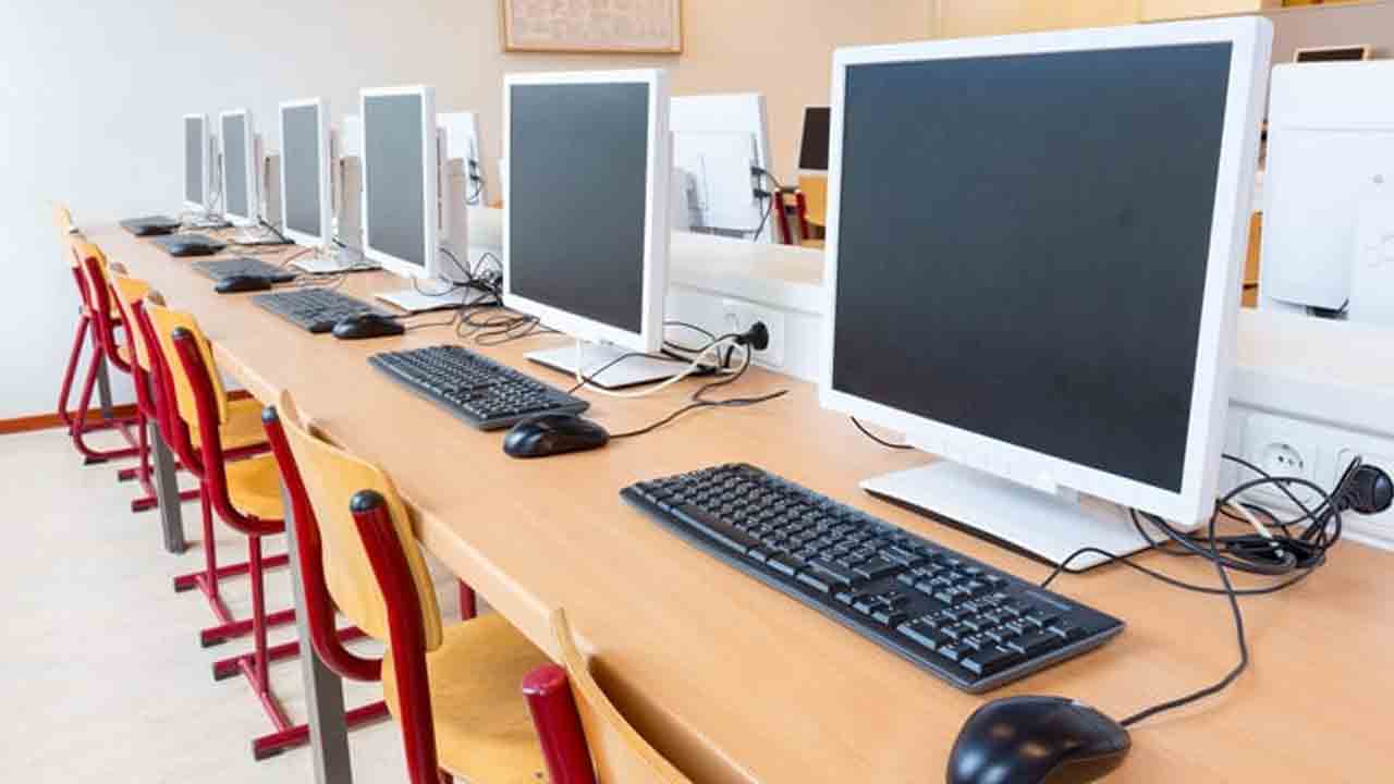 2వేల హైస్కూళ్లలో కంప్యూటర్‌ ల్యాబ్‌లు