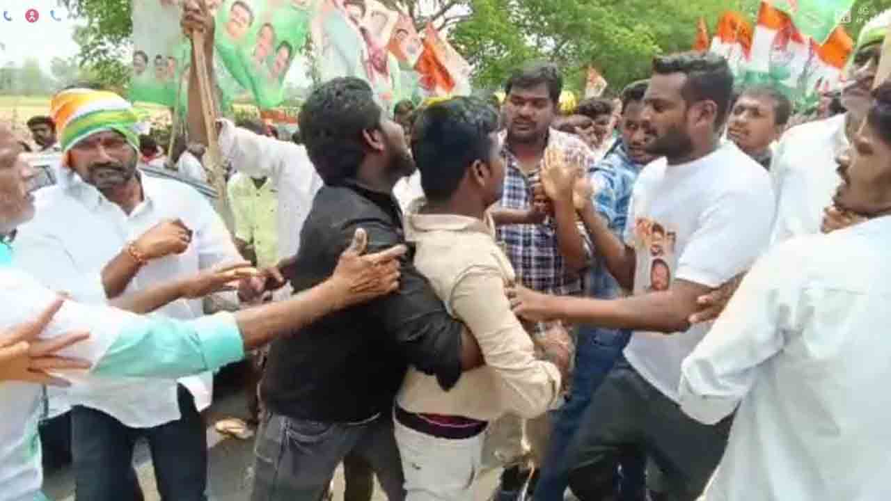 పెద్దపల్లిలో కాంగ్రెస్‌ శ్రేణుల ఫైటింగ్‌