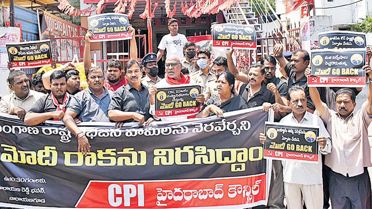 అభివృద్ధి చేతకాని ఆర్భాటాల మోదీ