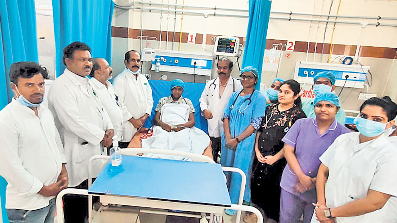 సీపీఆర్‌ చేసి బాలింతకు పునర్జన్మ