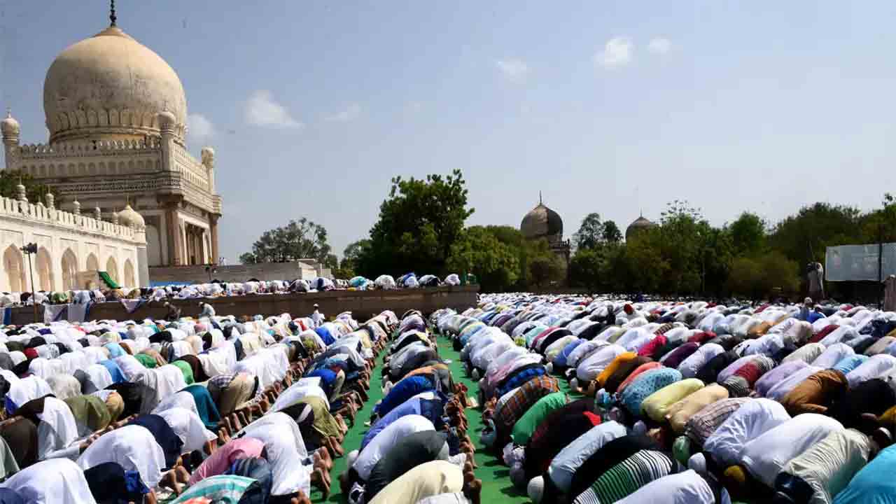 Charminar | చార్మినార్‌ మక్కా మసీద్‌ వద్ద ప్రత్యేక ప్రార్థనలు.. మధ్యాహ్నం 3 గంటల వరకు ట్రాఫిక్‌ ఆంక్షలు