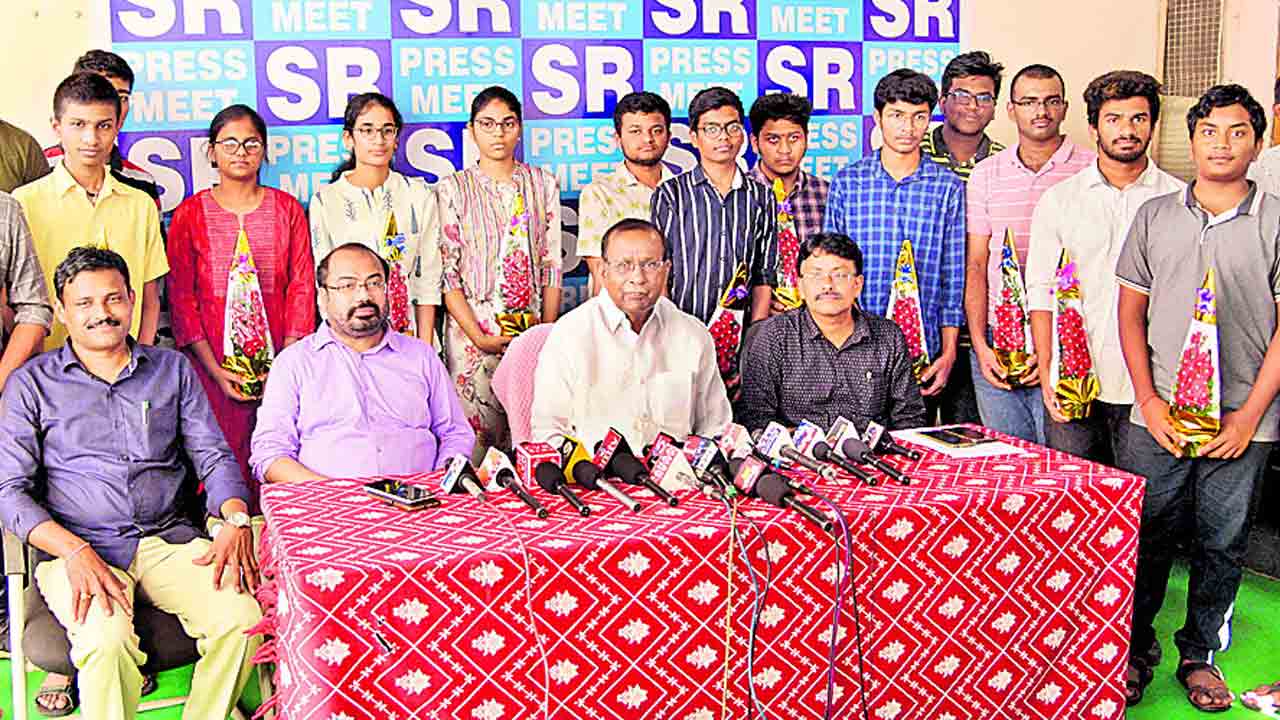 జేఈఈ ఫలితాల్లో ఎస్సార్‌ ప్రభంజనం