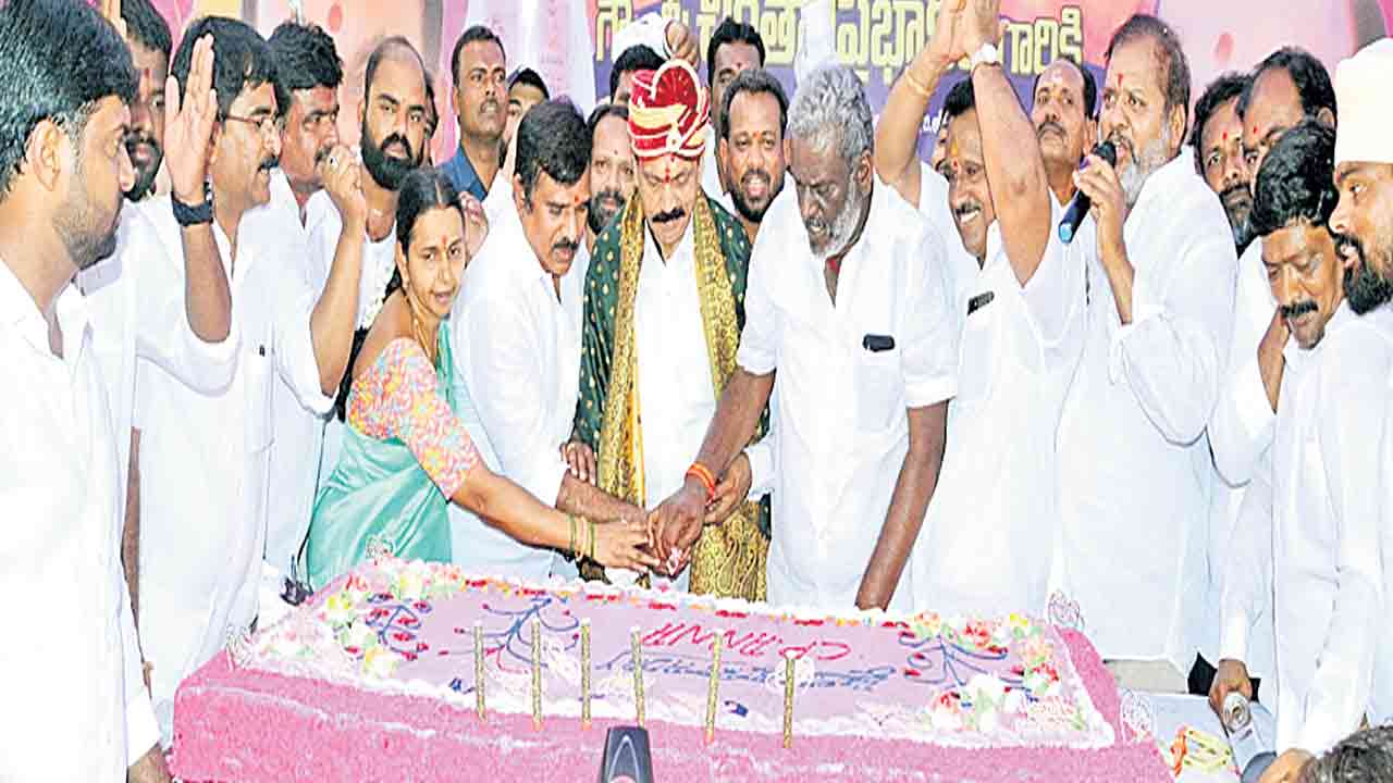 ఘనంగా చింతా ప్రభాకర్‌ పుట్టిన రోజు