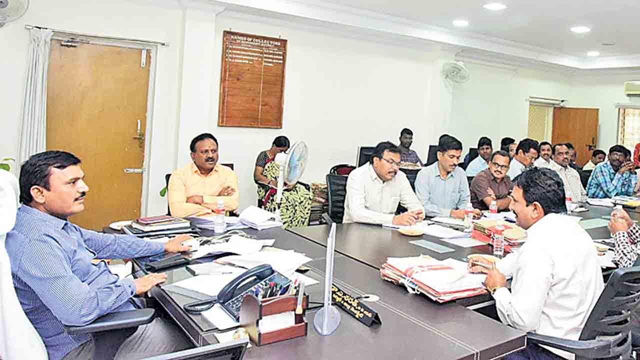 ల్యాండ్ పూలింగ్ వేగవంతం చేయాలి