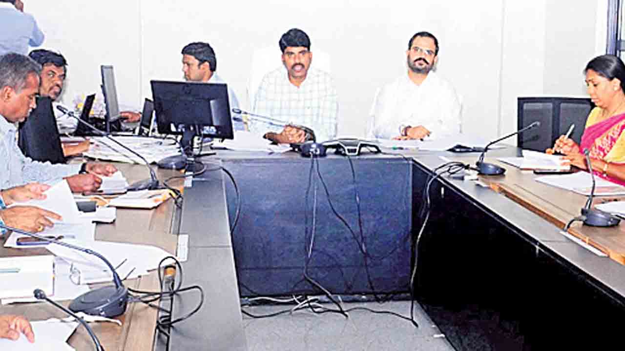 మంజూరైన పనులను వారం రోజుల్లో ప్రారంభించాలి