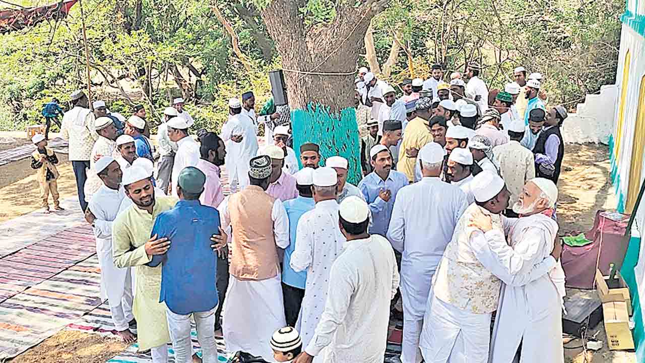 ఘనంగా ఈద్‌-ఉల్‌-ఫితర్‌
