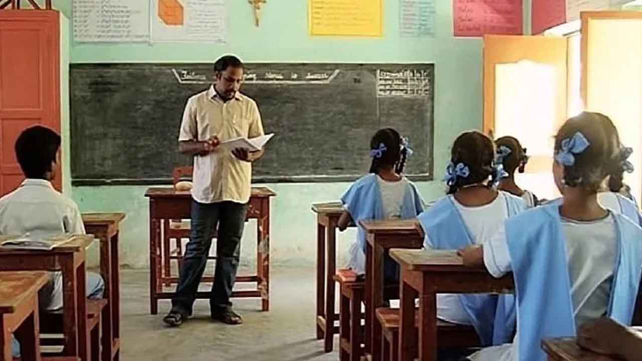 ‘కాంట్రాక్ట్‌ లెక్చరర్ల క్రమబద్ధీకరణ చేయాలి’