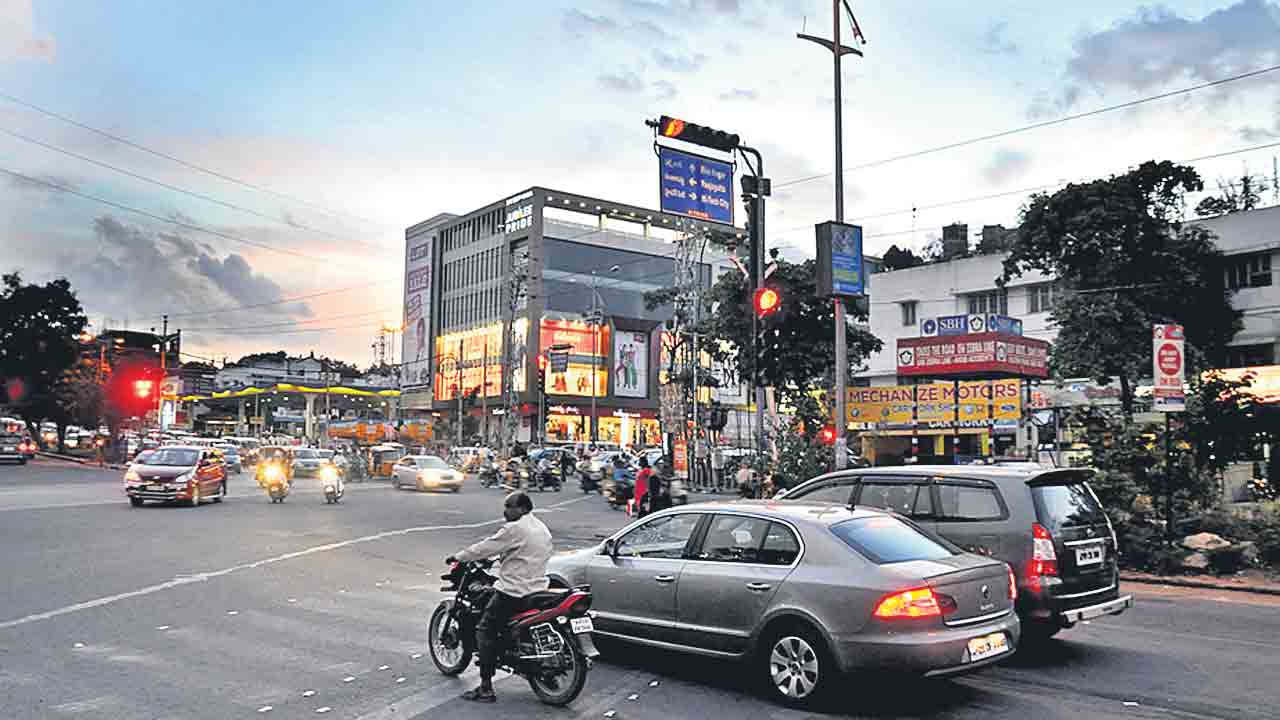 Traffic restrictions |  సైబరాబాద్‌ పరిధిలో నేడు ట్రాఫిక్‌ ఆంక్షలు
