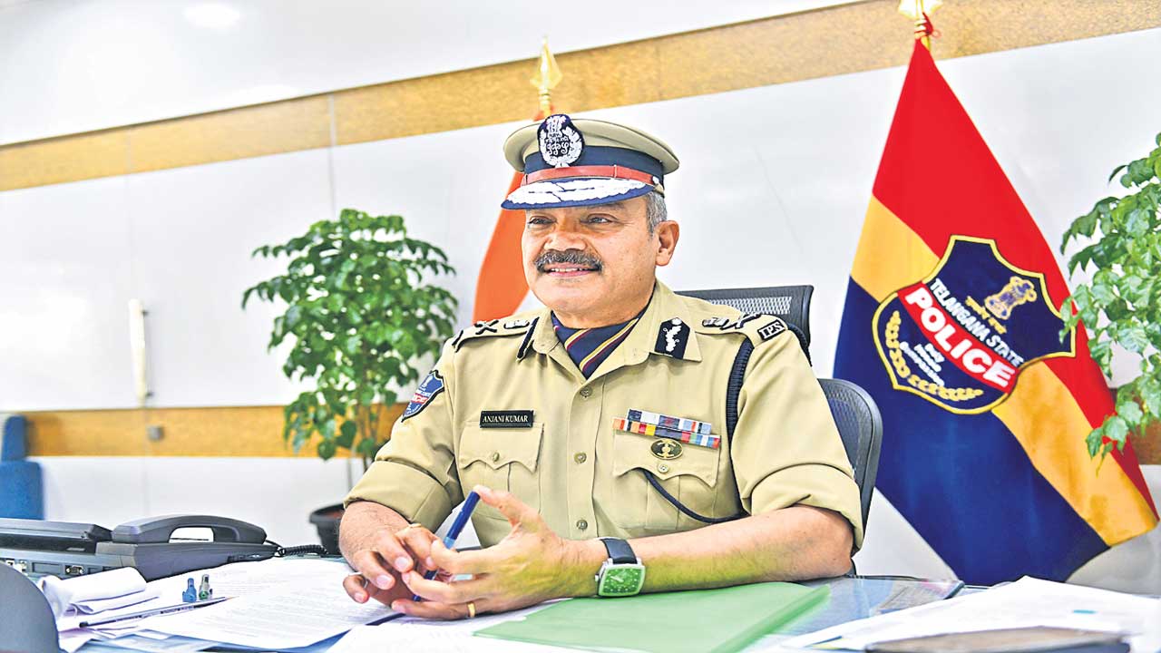 గుర్తింపులేని ఏజెన్సీలపై ప్రత్యేక నిఘా