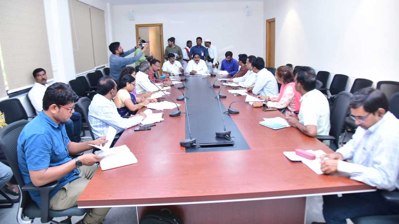 Minister Dayakar Rao | అకాల వర్షాలతో నష్టపోయిన రైతులందరినీ ఆదుకుంటాం : మంత్రి ఎర్రబెల్లి