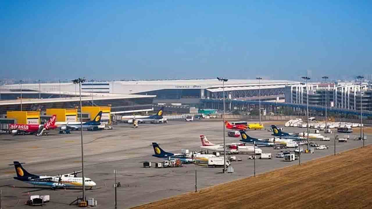 Delhi Airport | ఢిల్లీ విమానాశ్రయంలో ఎమర్జెన్సీ విధింపు..!