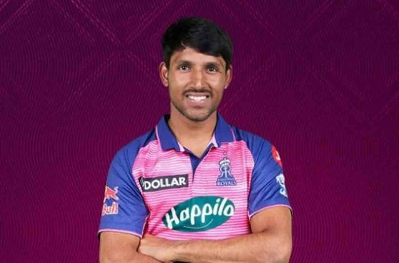 Dhruv Jurel | నాన్న చిరిగిన‌ గ్లోవ్స్ కుట్టేవాడు.. అమ్మ బంగారు గొలుసు అమ్మి కిట్ కొనిచ్చింది : జురెల్