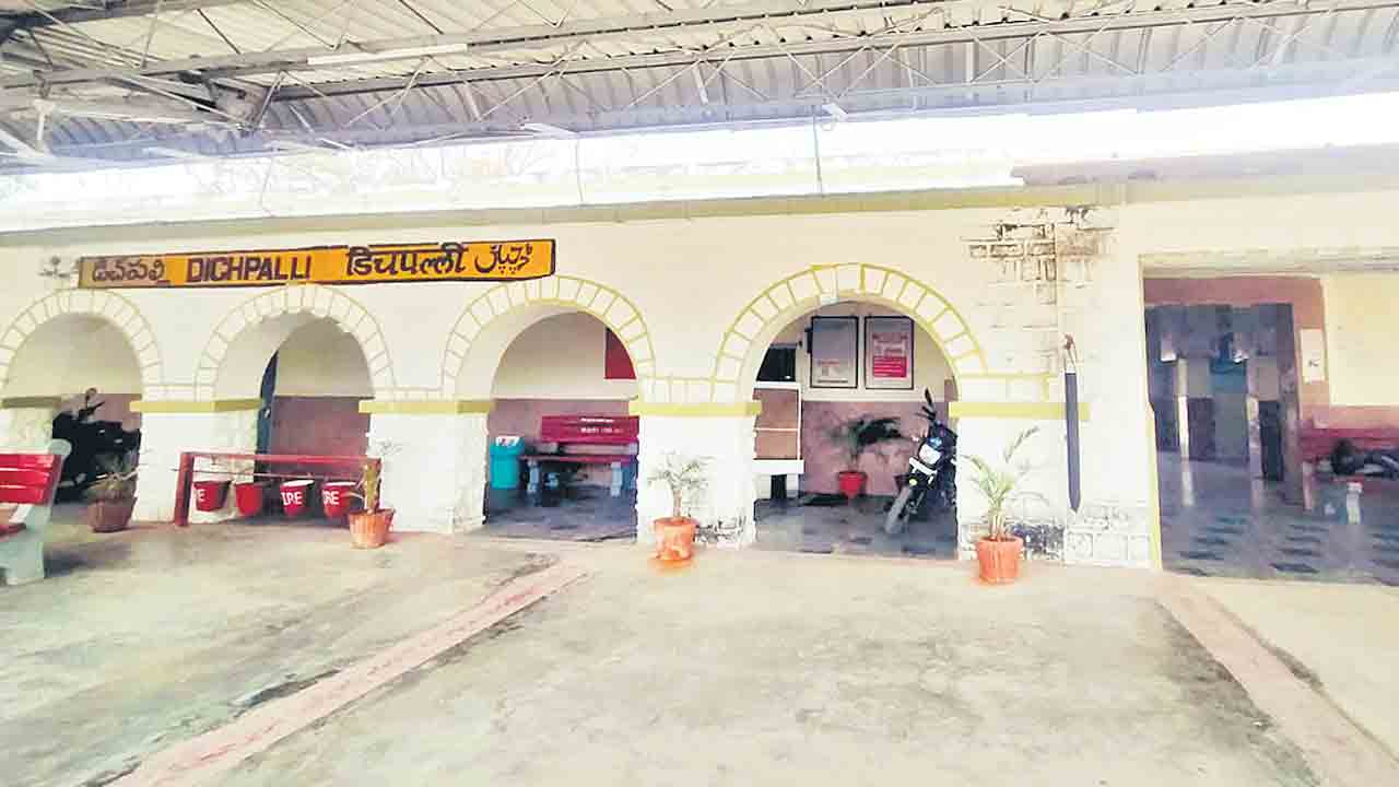 ఫుట్‌ ఓవర్‌ బ్రిడ్జికి మోక్షమెప్పుడో..?