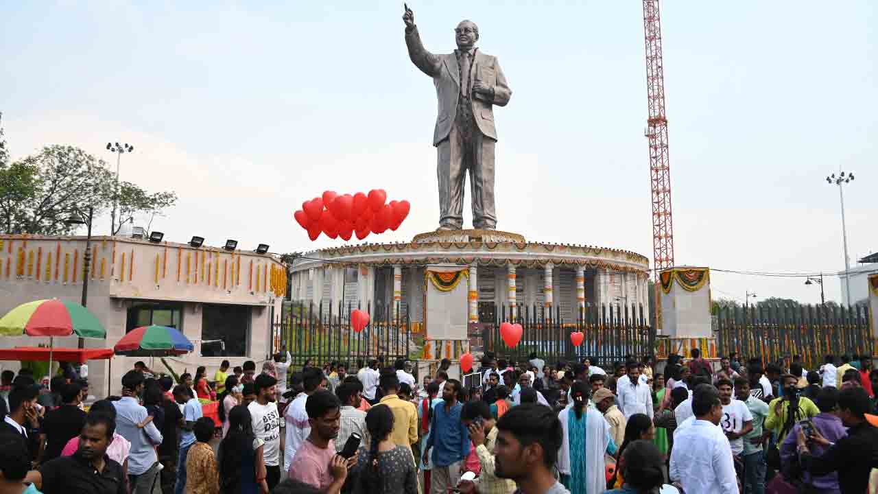 ఆకాశమంత అంబేద్కర్‌