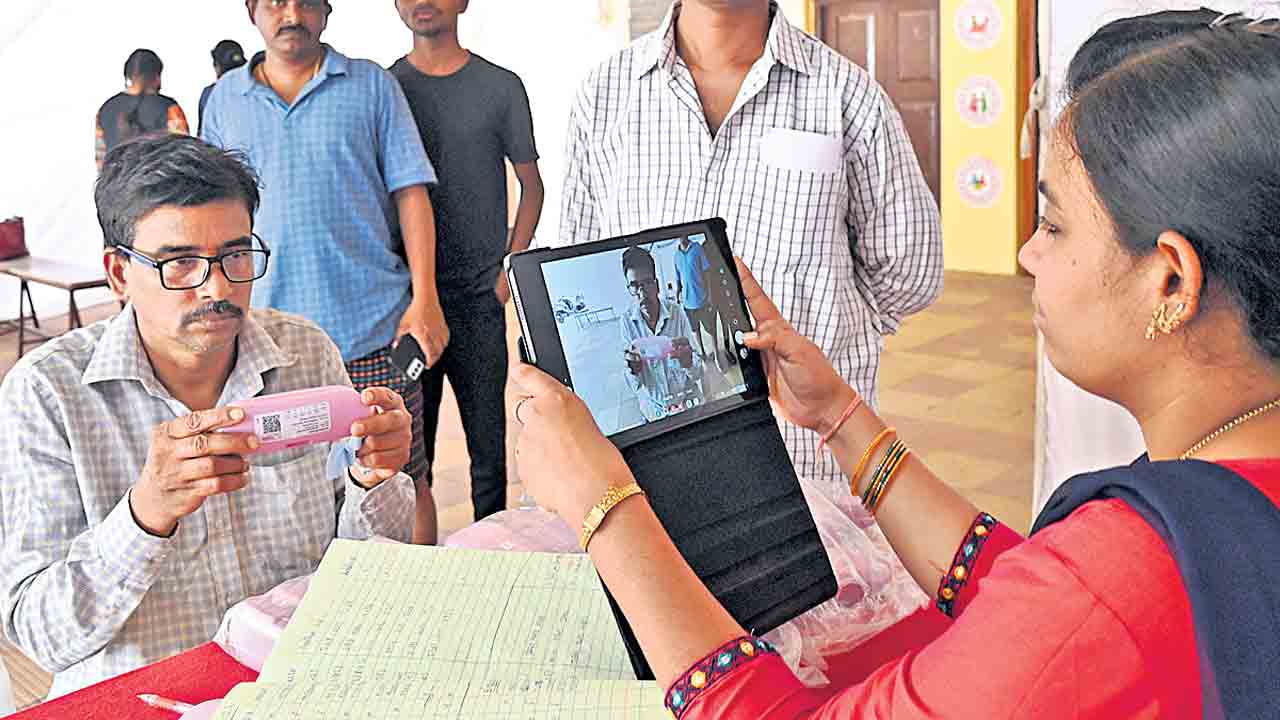 రాయ్‌దుర్గంలోని కంటి వెలుగు