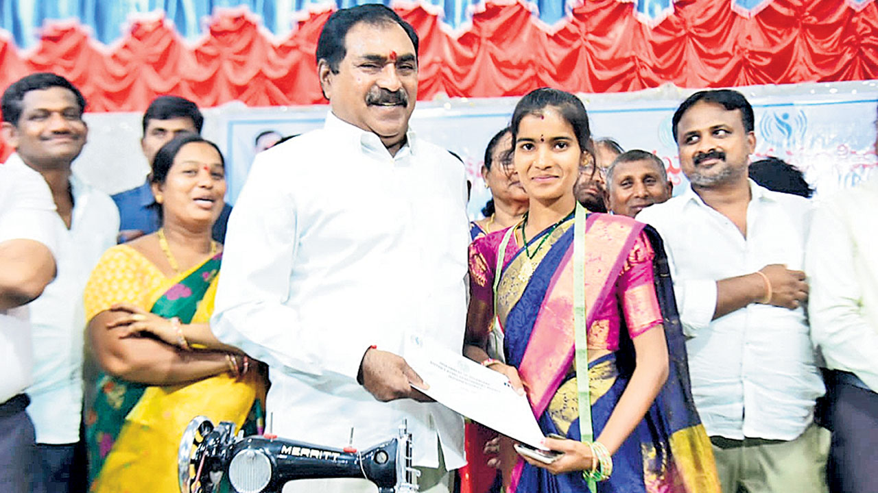 మహిళల ఆర్థికాభివృద్ధే సర్కారు లక్ష్యం