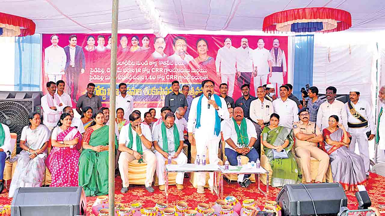 కాంగ్రెస్‌, బీజేపీలను బొందపెట్టాలె