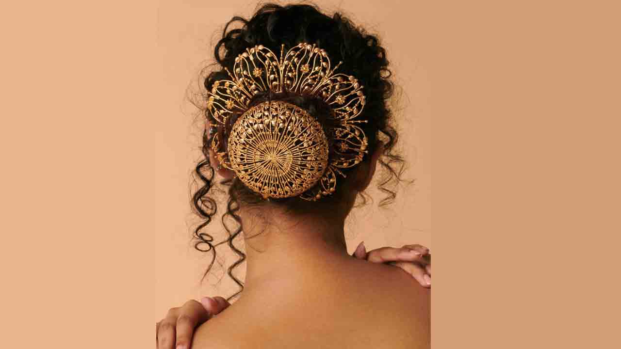 అతివ తలలో.. తళుకుల లత!