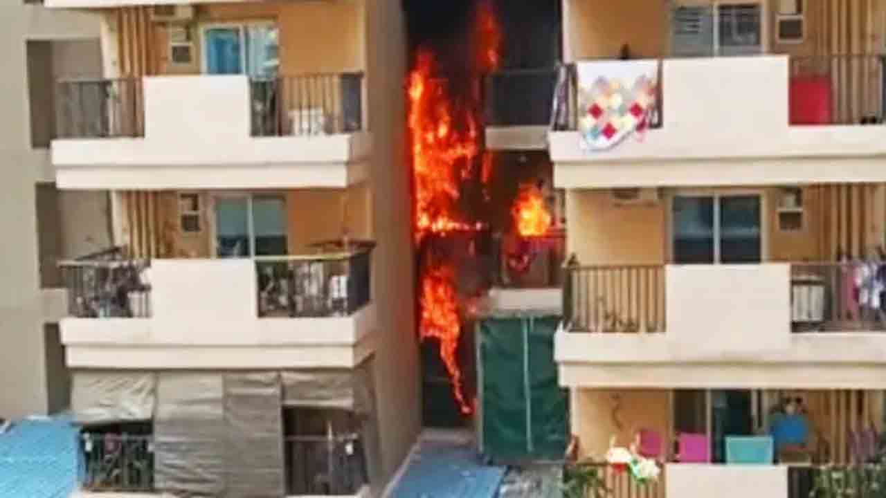 Fire Accident | రెసిడెన్షియల్‌ కాంప్లెక్స్‌లో భారీ అగ్నిప్రమాదం