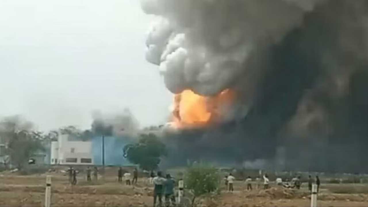 Fire Accident | బాణాసంచా ఫ్యాక్టరీలో పేలుడు.. నలుగురు మృత్యువాత..!