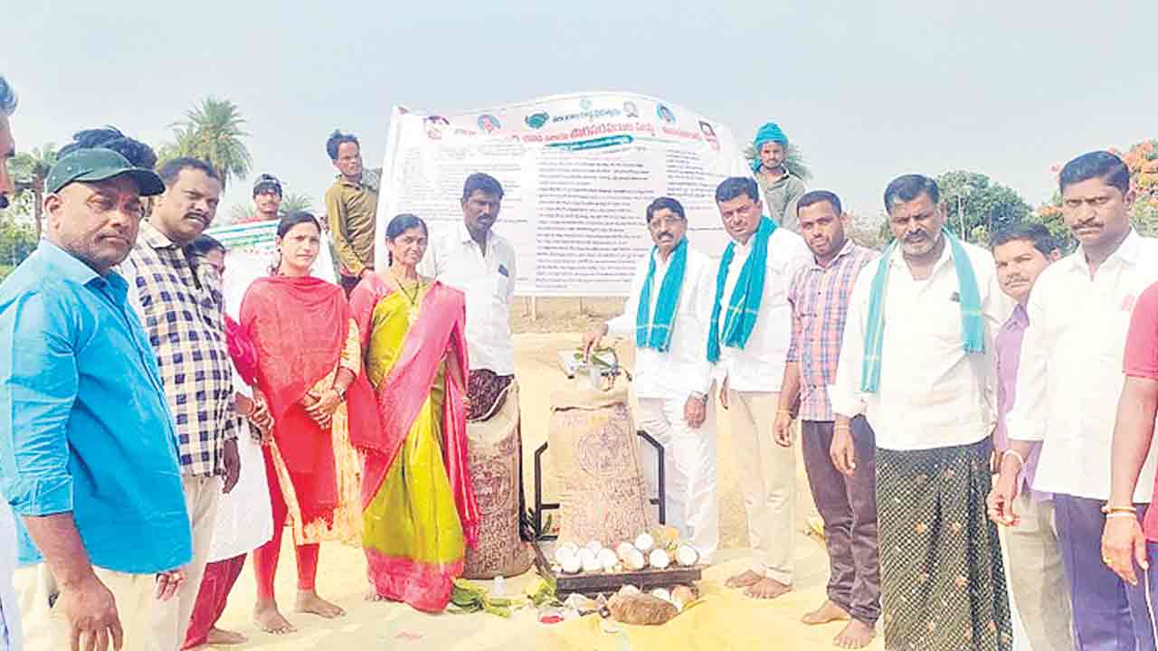 ధాన్యం కొనుగోలు కేంద్రాలు ప్రారంభం