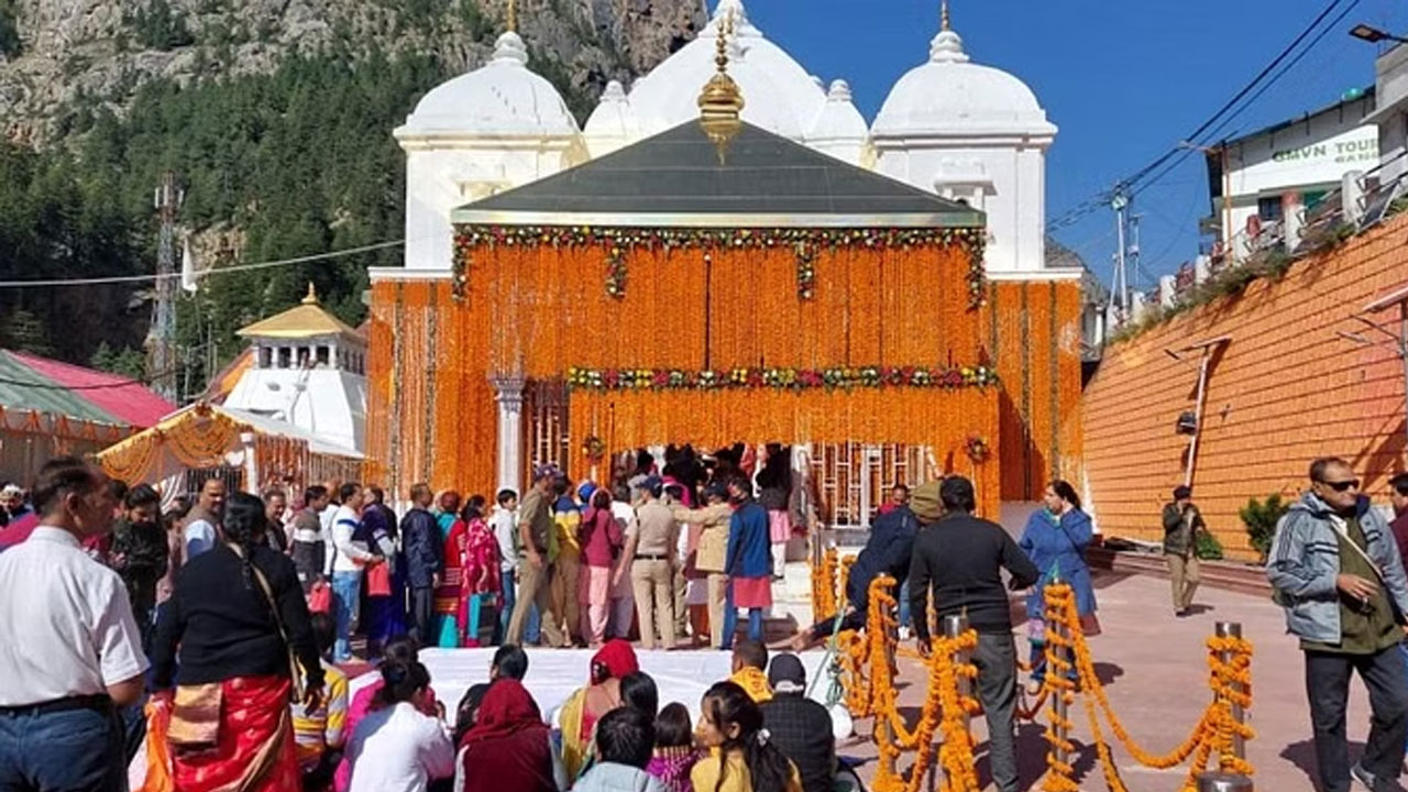 Chardham Yatra | మొదలైన చార్‌ధామ్‌ యాత్ర.. తెరుచుకున్న గంగోత్రి, యమునోత్రి ఆలయ ద్వారాలు