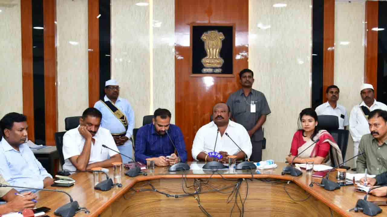 Minister Gangula Kamalakar | రాజ్యాంగం కల్పించిన హక్కులతోనే సాకారమైన తెలంగాణ: మంత్రి గంగుల