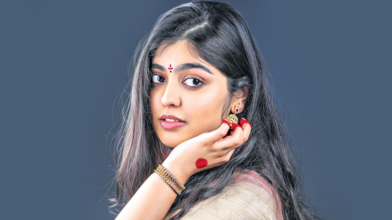 హలో మీరా ఎవరు?