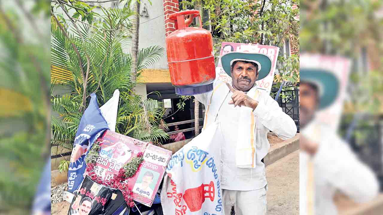 Prakash |  ధరల పెంపును నిరసిస్తూ బైక్‌ యాత్ర.. ప్రజలను చైతన్య పరుస్తూ పయనం