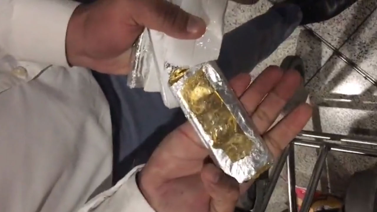 Gold Seized | ముంబయి ఎయిర్‌పోర్ట్‌లో బంగారం బిస్కెట్ల పట్టివేత..