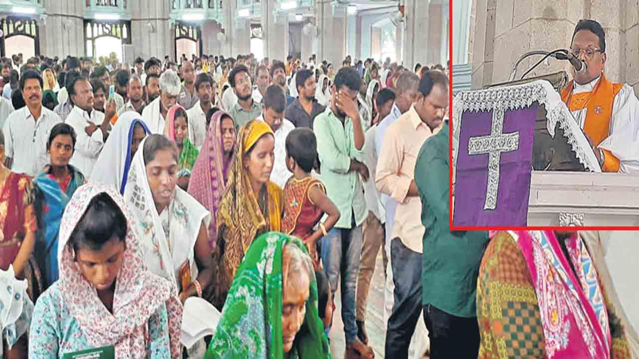 భక్తిశ్రద్ధలతో గుడ్ ‘ఫ్రైడే’