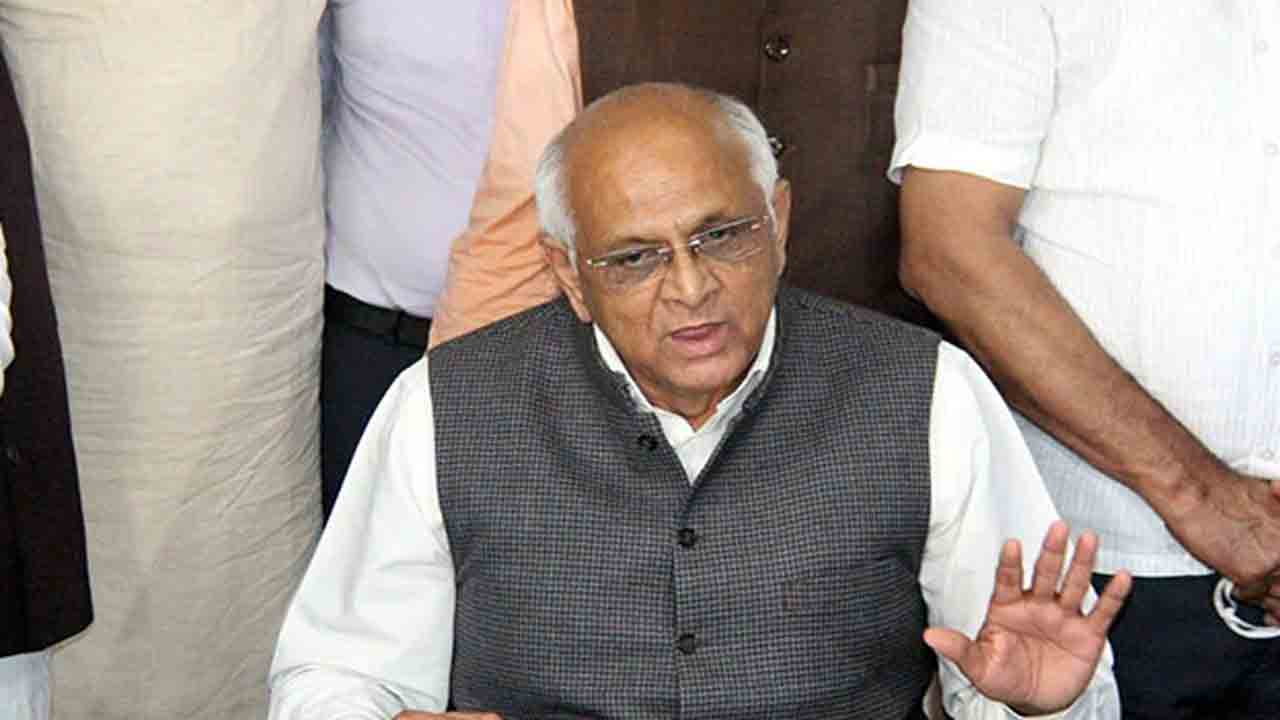 Gujarat Officer Suspended | గుజరాత్‌ సీఎం కార్యక్రమంలో నిద్ర పోయిన అధికారి.. సస్పెండ్‌ చేసిన వైనం