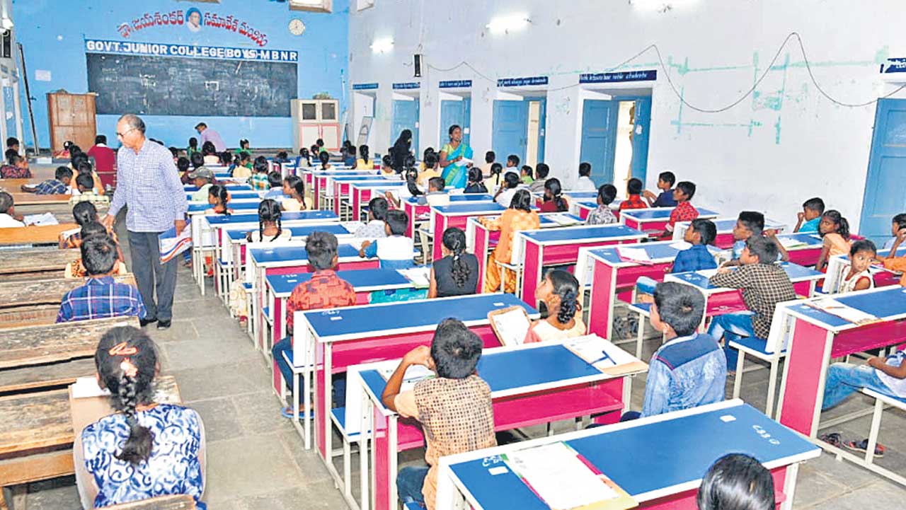 గురుకుల కొలువులు 9,231