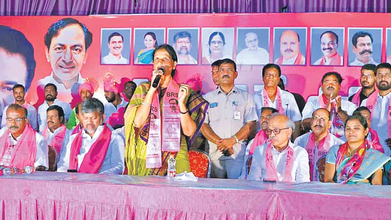 దేశ సంపదను దోచి.. అదానీకి పంచి