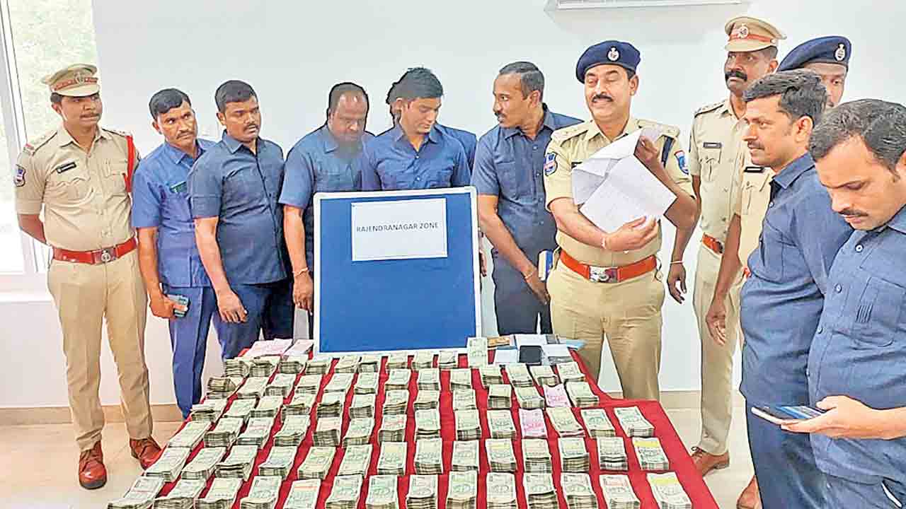 బెట్టింగ్‌లకు పాల్పడుతున్న ముగ్గురు అరెస్టు