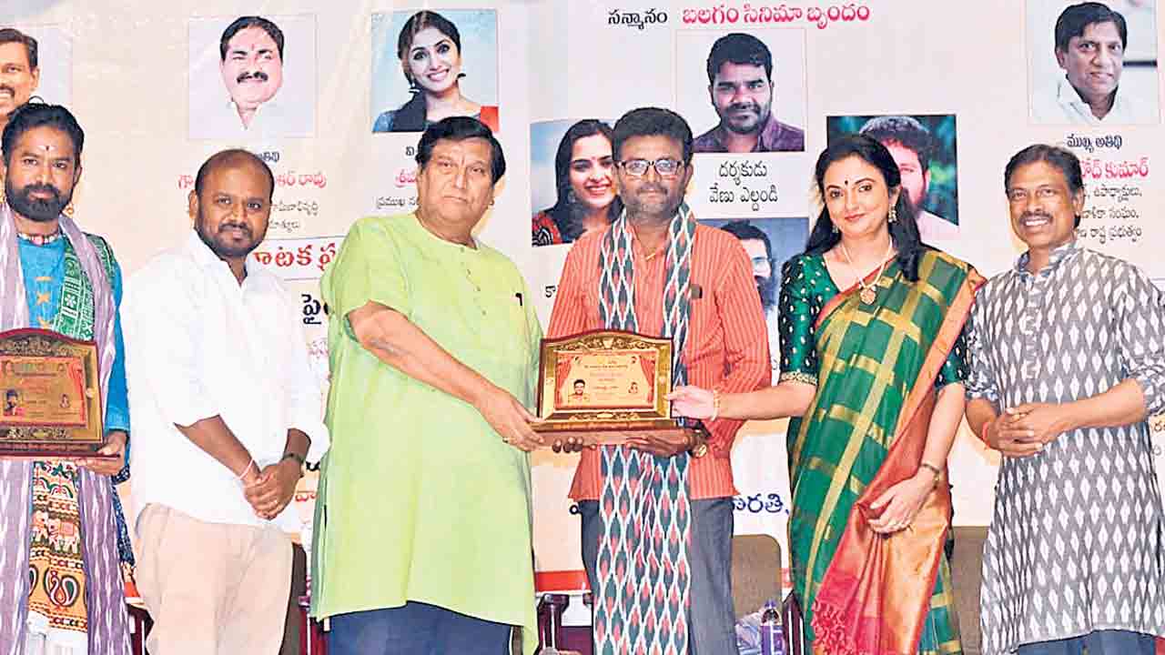 సమాజాన్ని ప్రశ్నించేది నాటకం