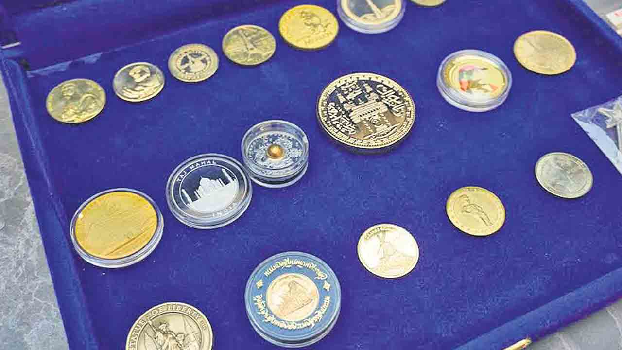 ఆకట్టుకున్న అలనాటి నాణేలు, కరెన్సీలు