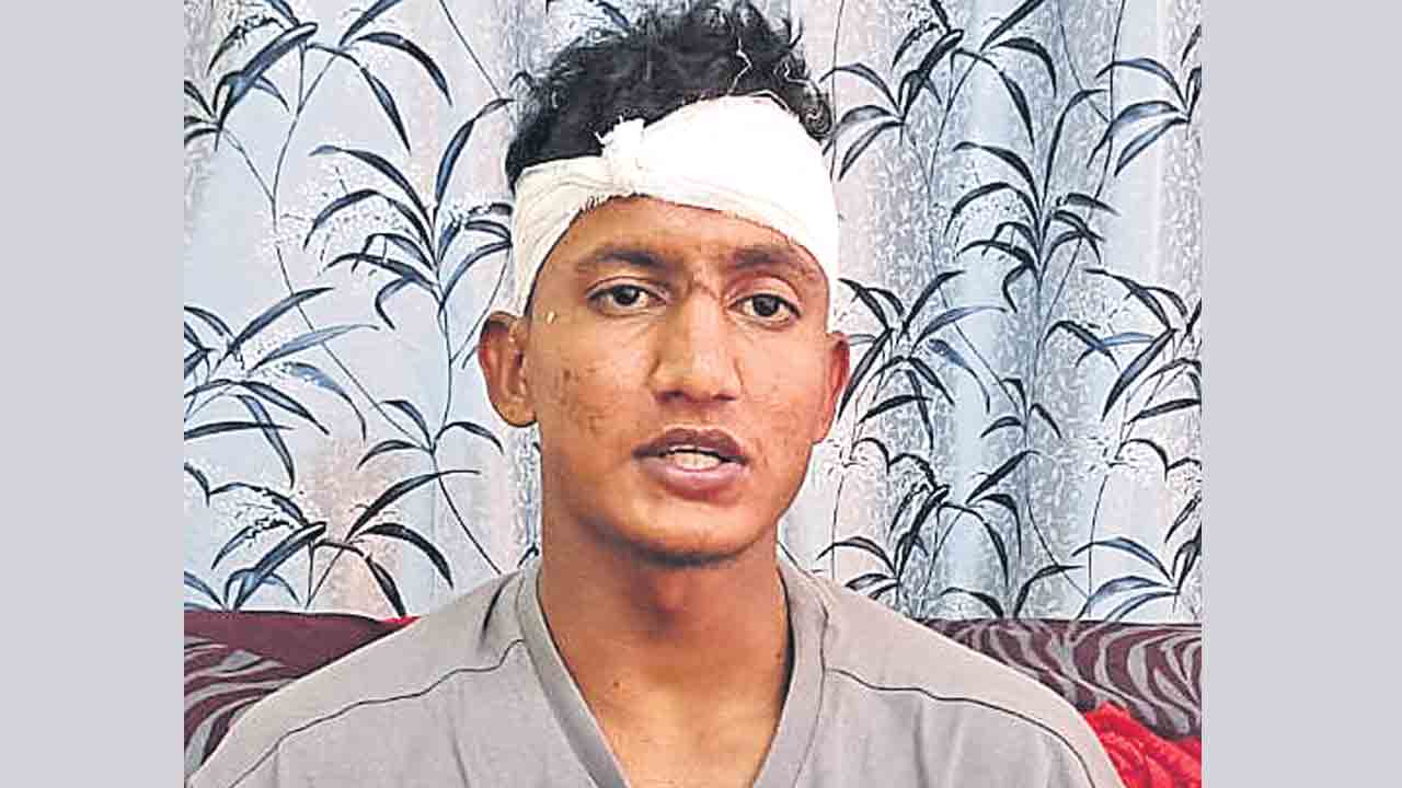 క్యాబ్‌ డ్రైవర్‌పై దాడి.. కారుతో పరార్‌