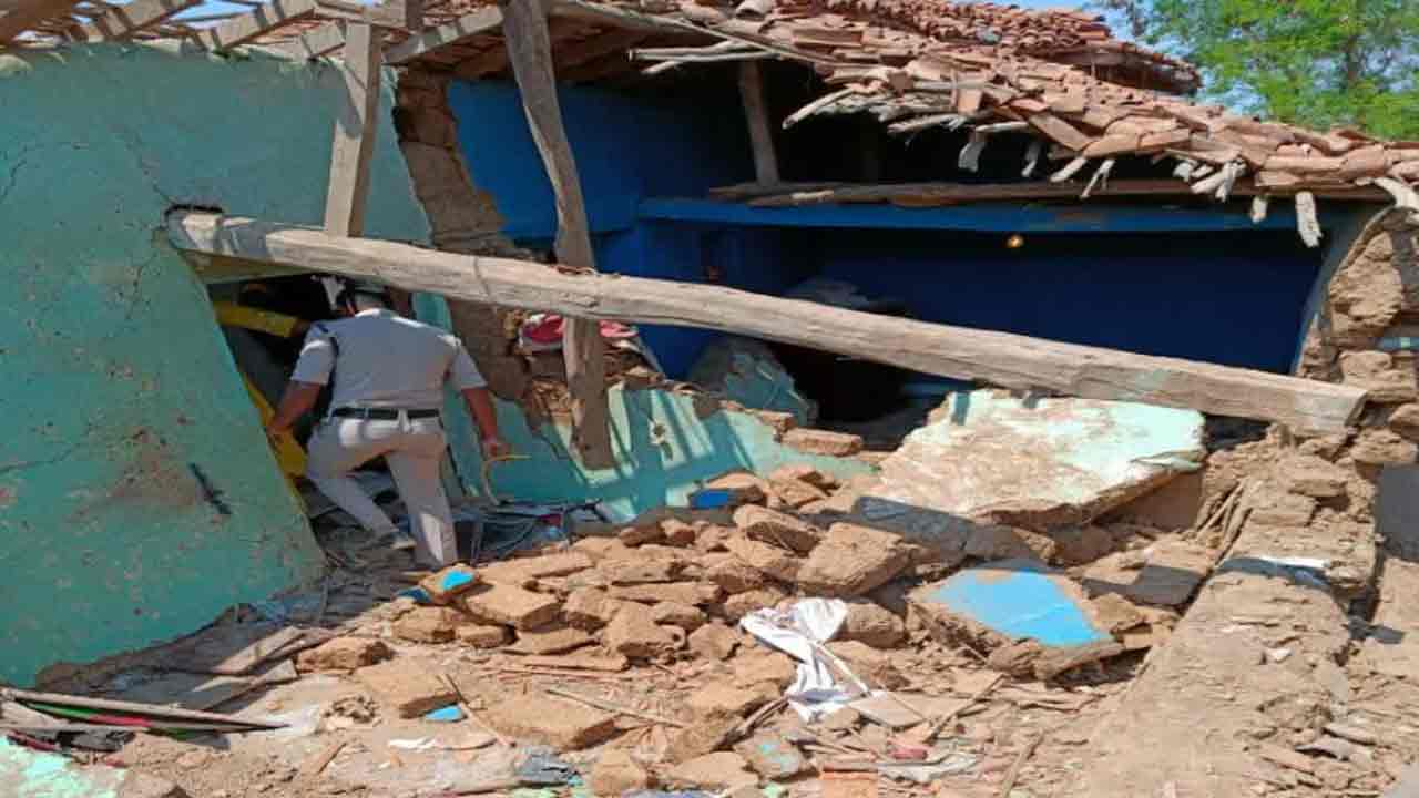 Home Theater Explosion | పెళ్లి కొడుకు ప్రాణం తీసిన హోమ్‌ థియేటర్‌.. ఆన్‌ చేయగానే బాంబులా పేలిన మ్యారేజ్‌ గిఫ్ట్