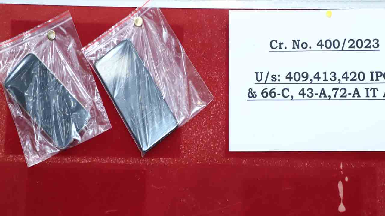 డేటాచోరీ మరొకరి అరెస్ట్‌.. ల్యాప్‌టాప్‌లు, మొబైల్స్‌ సీజ్‌