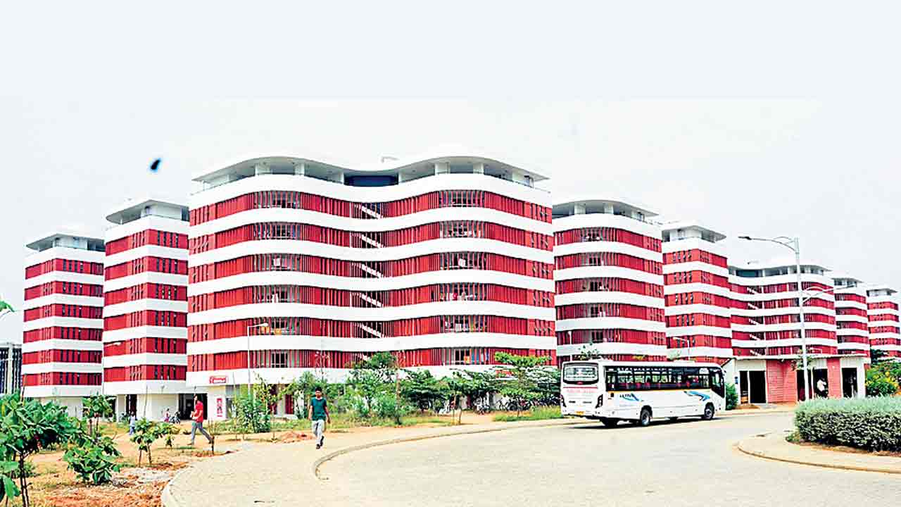 క్రిస్టల్‌ ఇయర్‌లోకి ఐఐటీ హైదరాబాద్‌