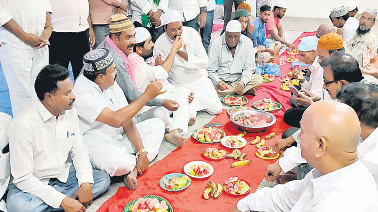 ముస్లిం మైనార్టీల సంక్షేమానికి కృషి