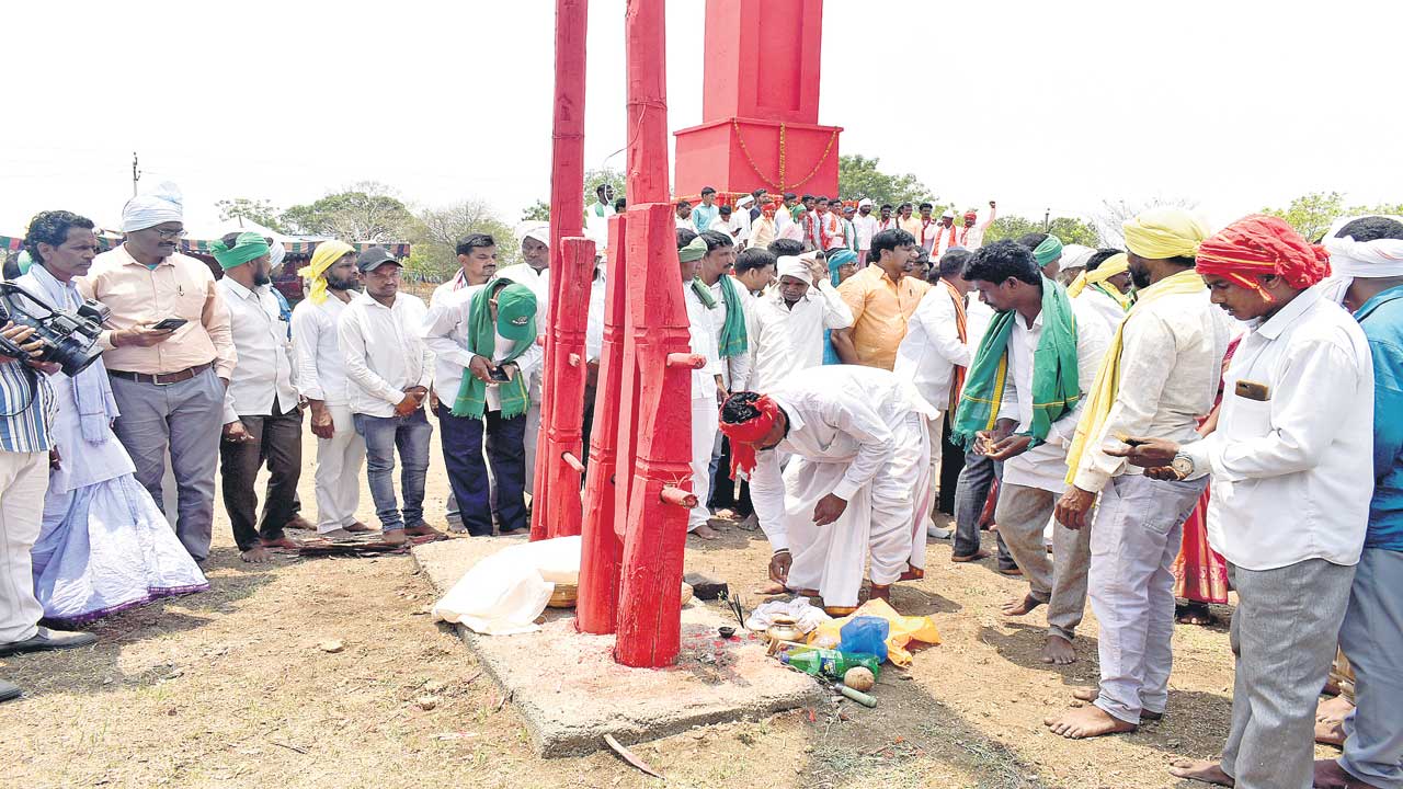 ఇంద్రవెల్లి అమరవీరులకు నివాళి