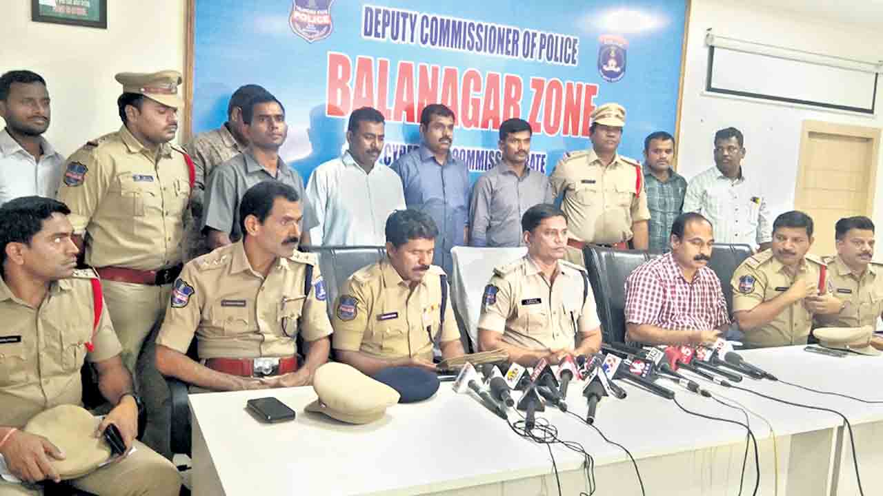 మూగవాడిగా నటిస్తూ పోలీసులకే మస్కా