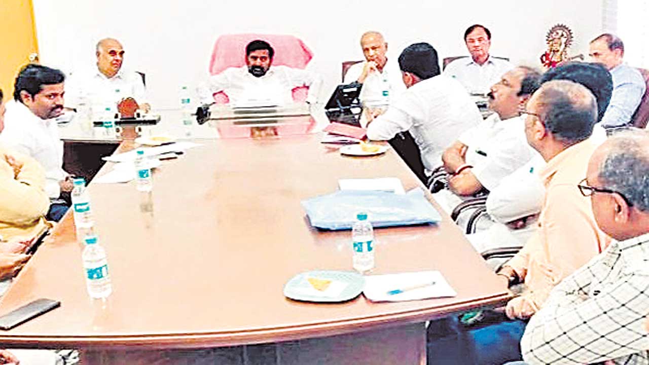 విద్యుత్తు ఉద్యోగుల పీఆర్సీపై చర్చలు