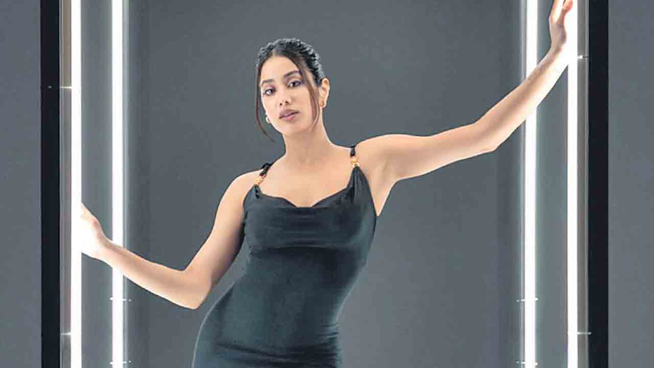 Janhvi Kapoor | బ్లాక్‌ బస్టర్‌!