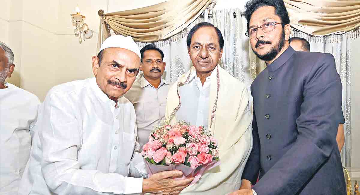 హోంమంత్రి ఇంట రంజాన్‌ వేడుకల్లో కేసీఆర్‌