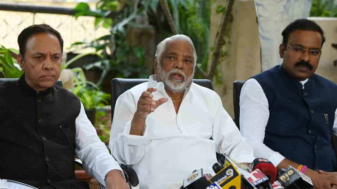 పార్టీ ప్రచారానికి ప్రభుత్వ కార్యక్రమమా?