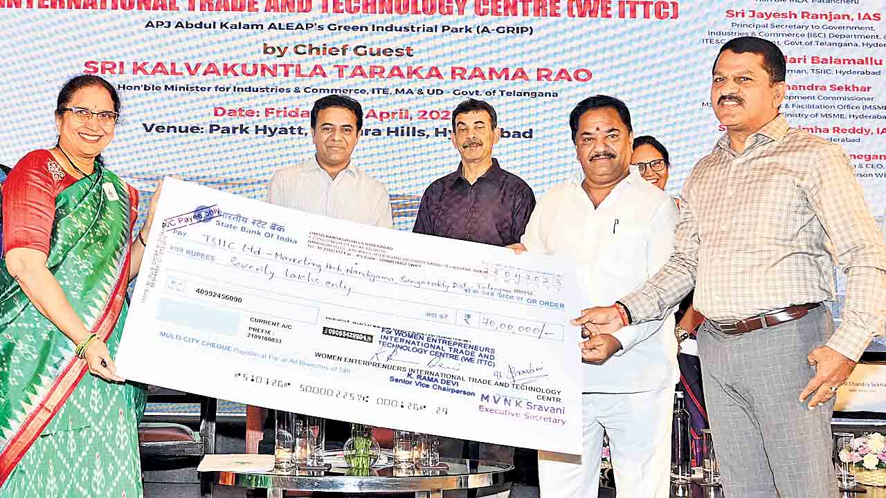 Minister KTR |  పచ్చళ్లు, అప్పడాలకే మహిళలు పరిమితం కావొద్దు.. రాకెట్లకు ముడిసరుకు అందించేలా ఎదగాలి: మంత్రి కేటీఆర్‌