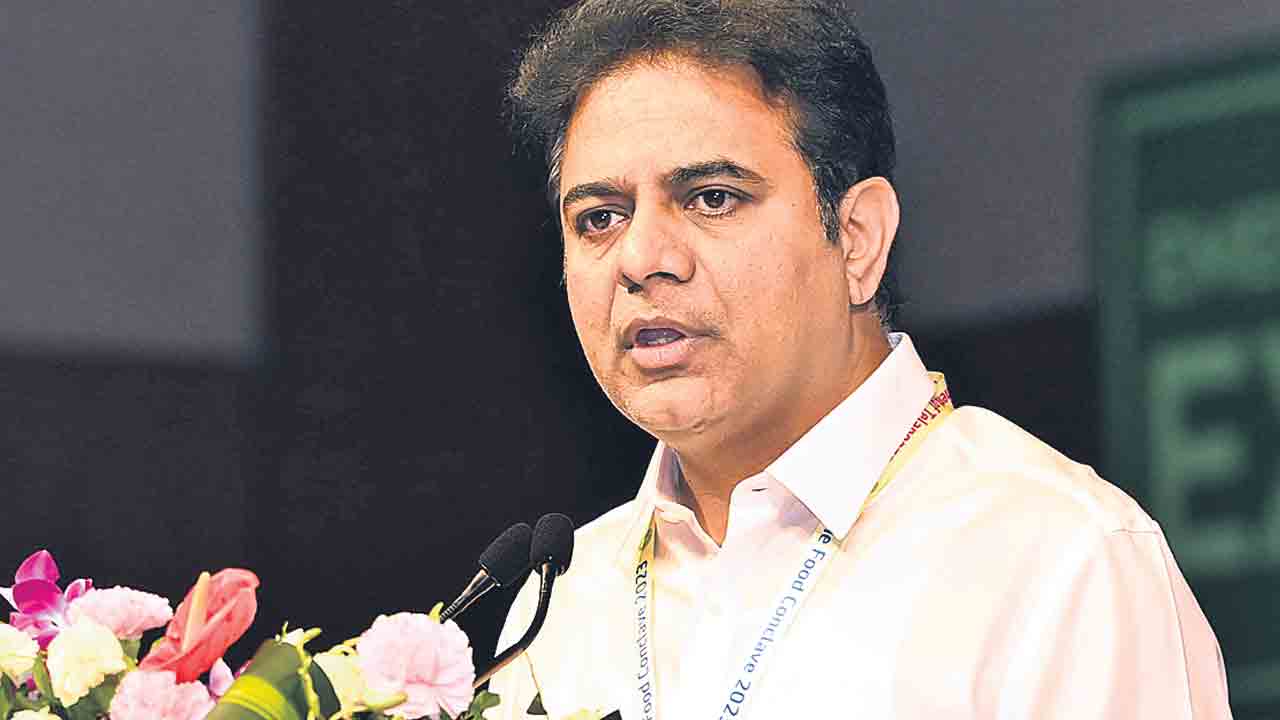 తొలి సంతకం డబుల్ ఇండ్ల పైనే..